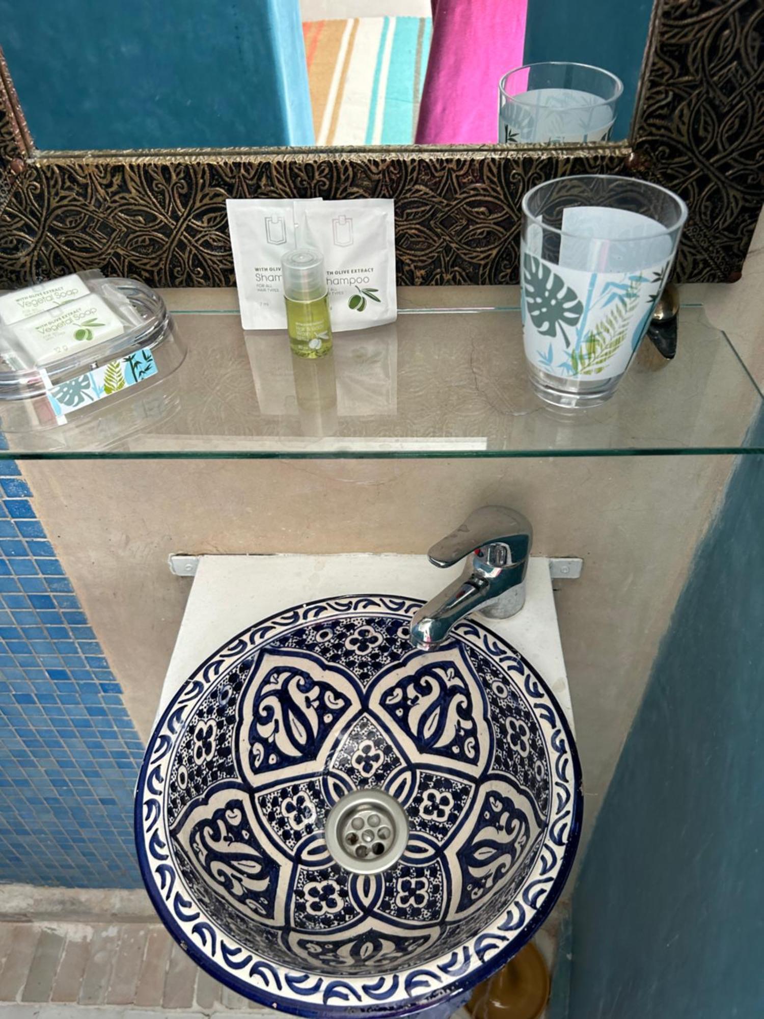 Riad Amazing Amazigh Avec Jacuzzi Petit Dejeuner Compris Avec Aussi Chambres Familiales Pres De La Place Jemaa El Fna Марракеш Экстерьер фото