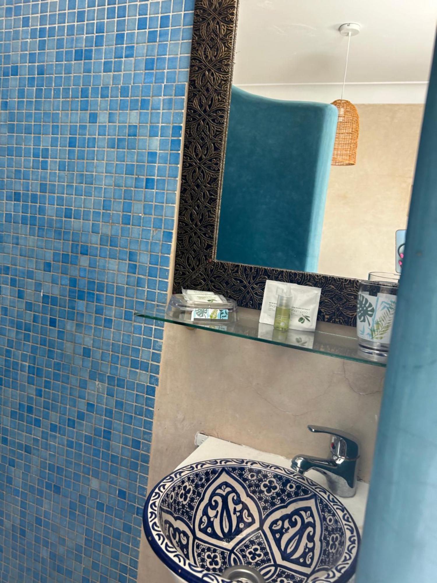 Riad Amazing Amazigh Avec Jacuzzi Petit Dejeuner Compris Avec Aussi Chambres Familiales Pres De La Place Jemaa El Fna Марракеш Экстерьер фото