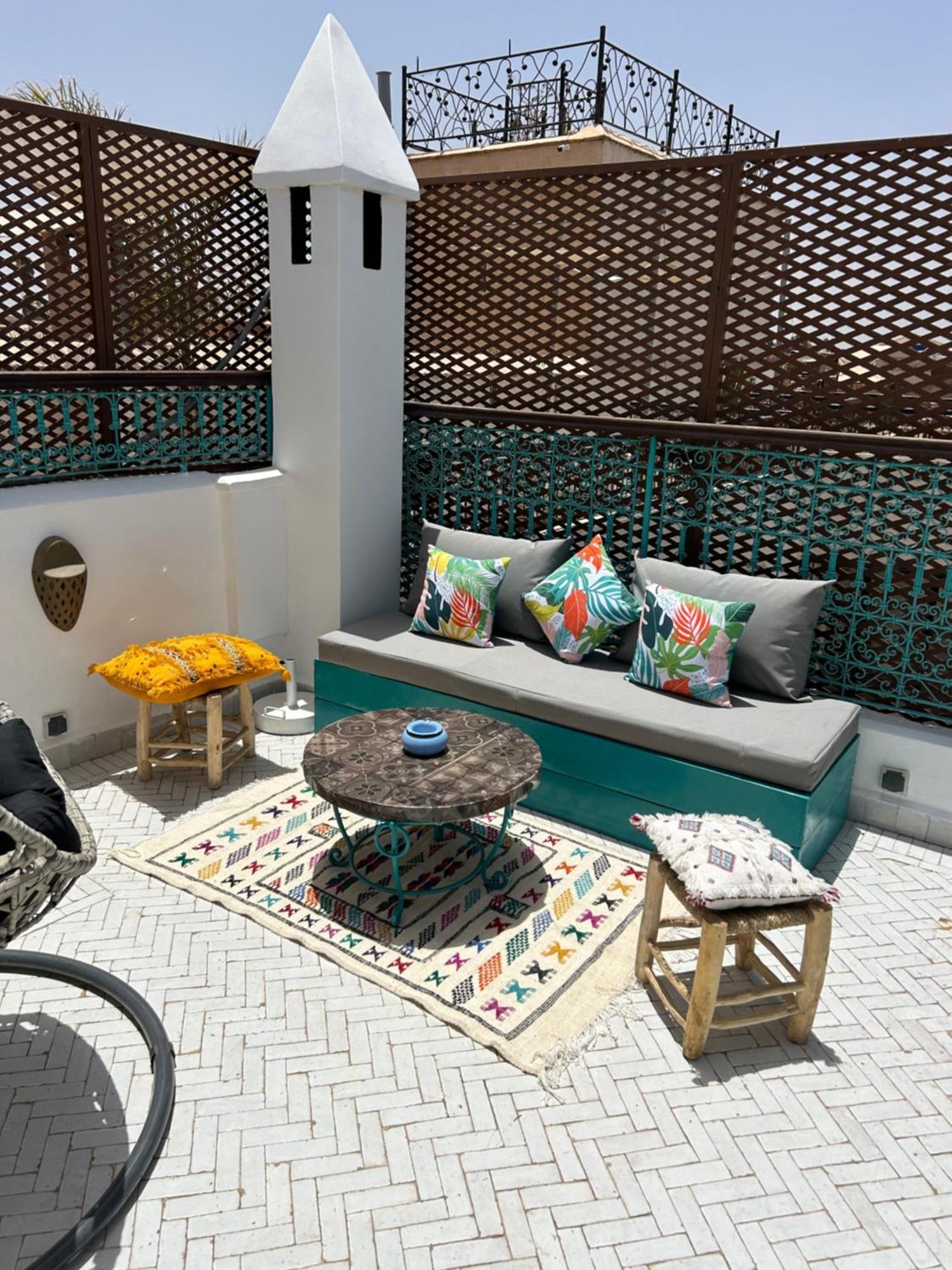 Riad Amazing Amazigh Avec Jacuzzi Petit Dejeuner Compris Avec Aussi Chambres Familiales Pres De La Place Jemaa El Fna Марракеш Экстерьер фото