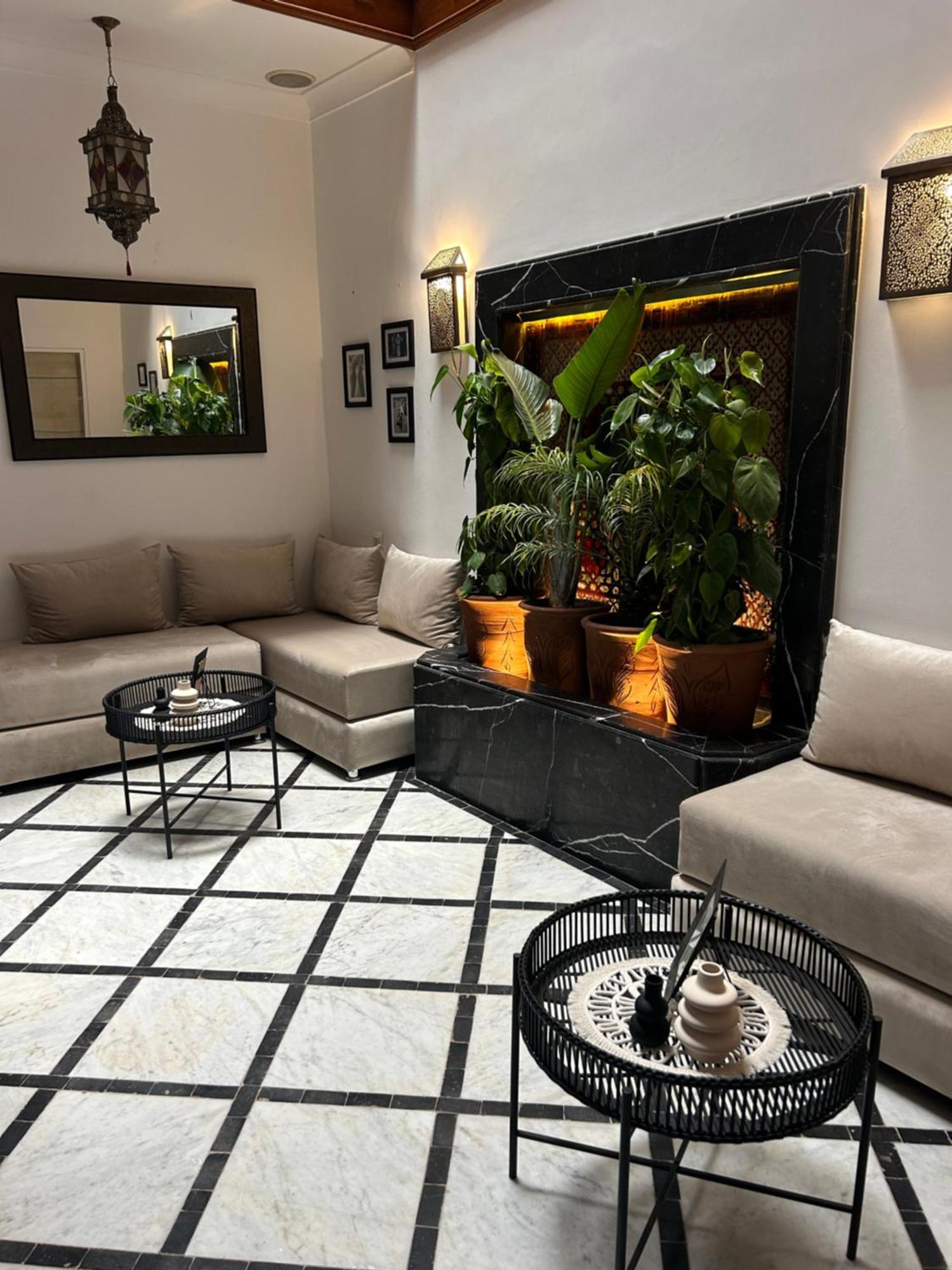 Riad Amazing Amazigh Avec Jacuzzi Petit Dejeuner Compris Avec Aussi Chambres Familiales Pres De La Place Jemaa El Fna Марракеш Экстерьер фото