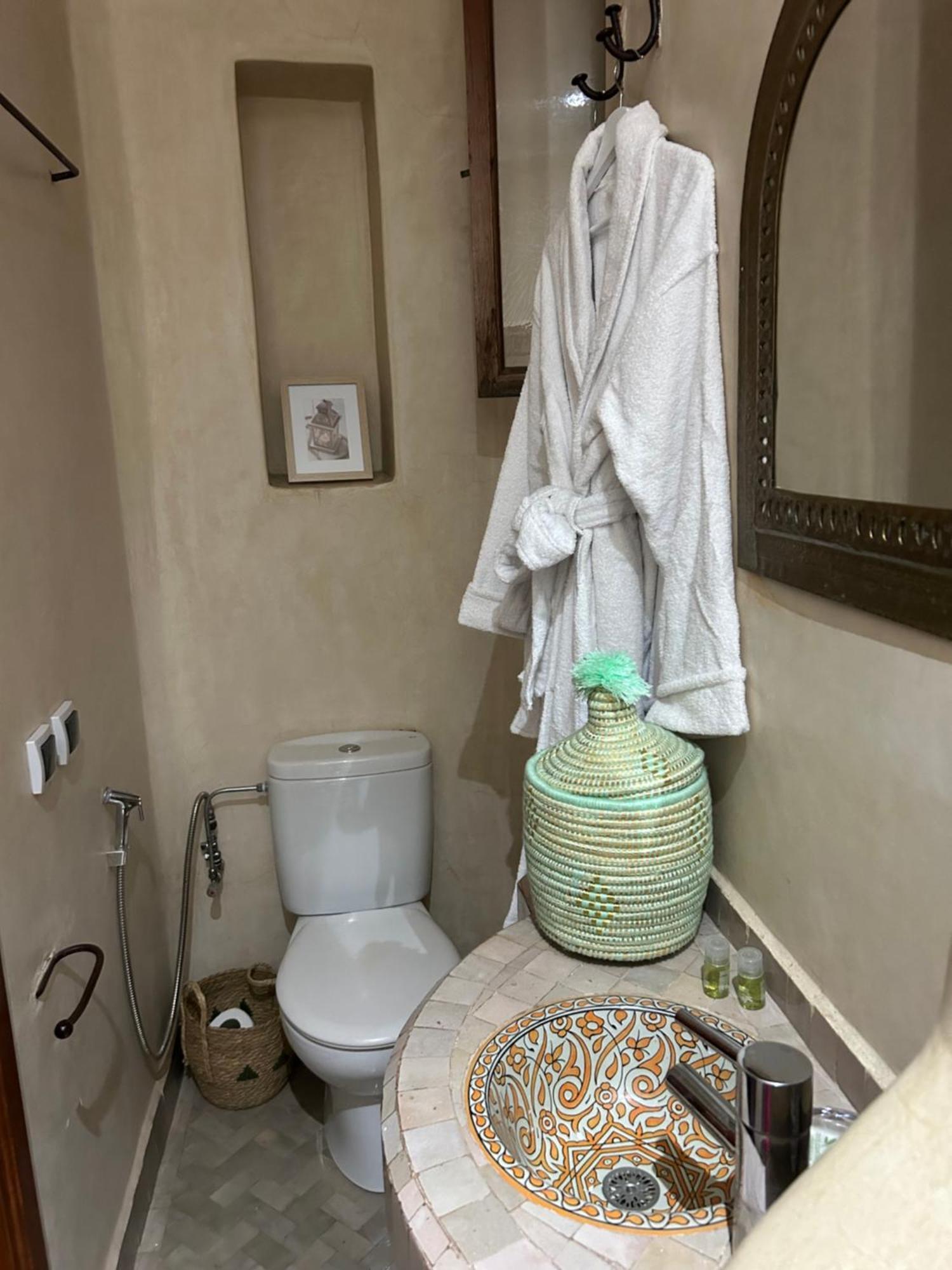 Riad Amazing Amazigh Avec Jacuzzi Petit Dejeuner Compris Avec Aussi Chambres Familiales Pres De La Place Jemaa El Fna Марракеш Экстерьер фото