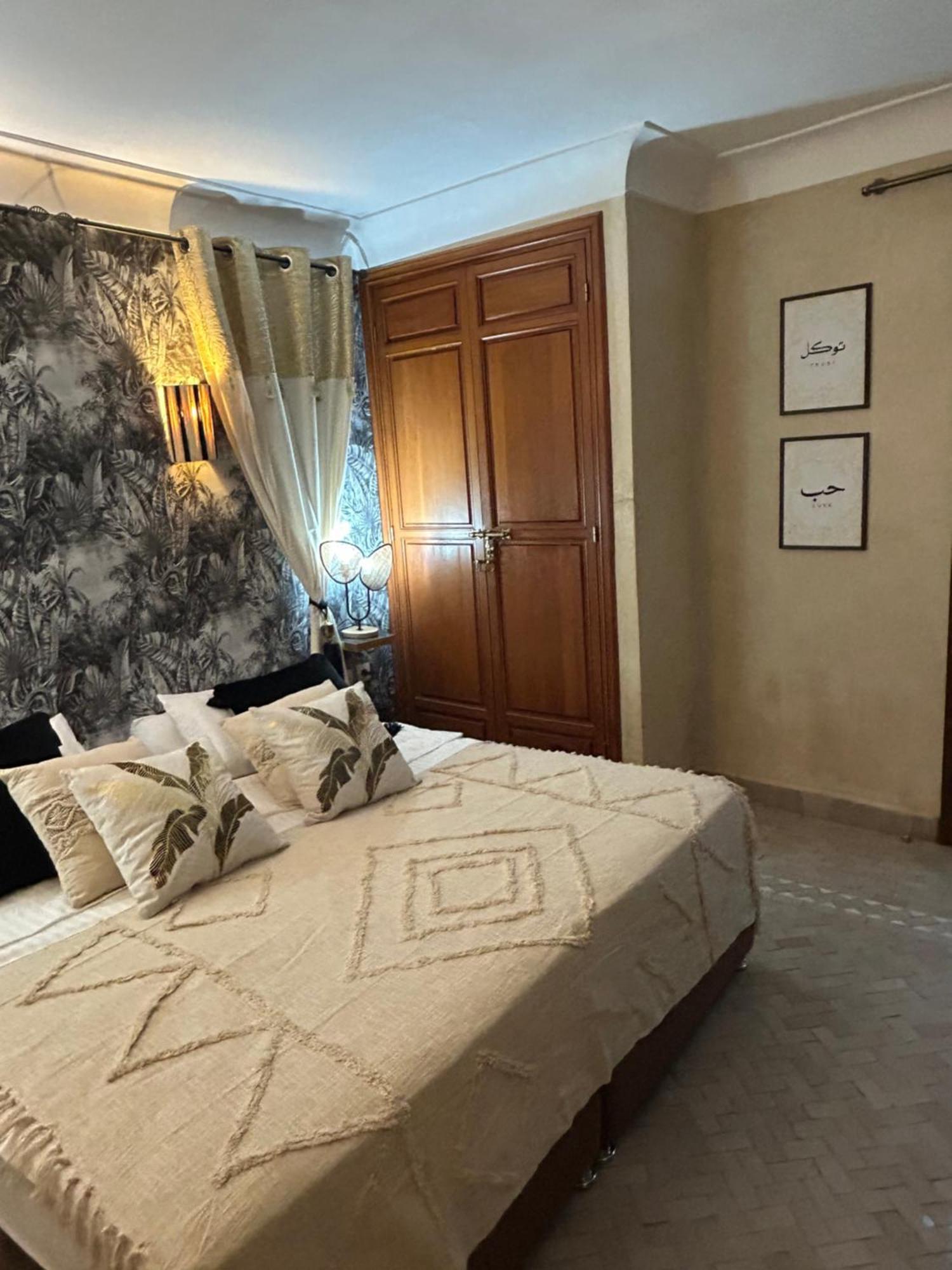 Riad Amazing Amazigh Avec Jacuzzi Petit Dejeuner Compris Avec Aussi Chambres Familiales Pres De La Place Jemaa El Fna Марракеш Экстерьер фото
