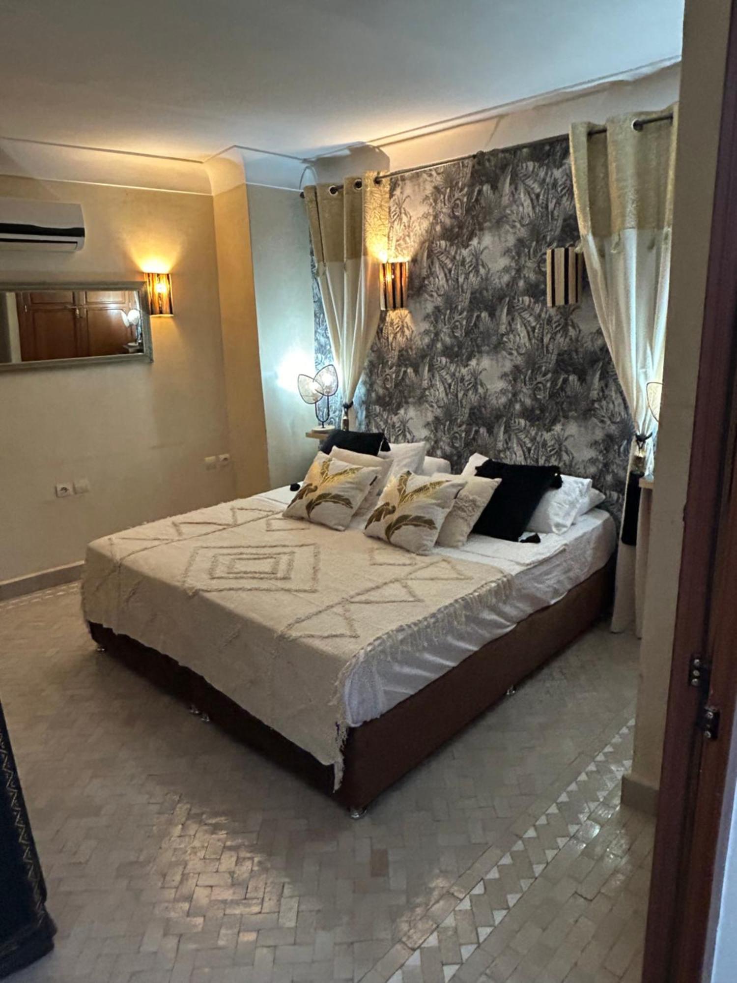 Riad Amazing Amazigh Avec Jacuzzi Petit Dejeuner Compris Avec Aussi Chambres Familiales Pres De La Place Jemaa El Fna Марракеш Экстерьер фото