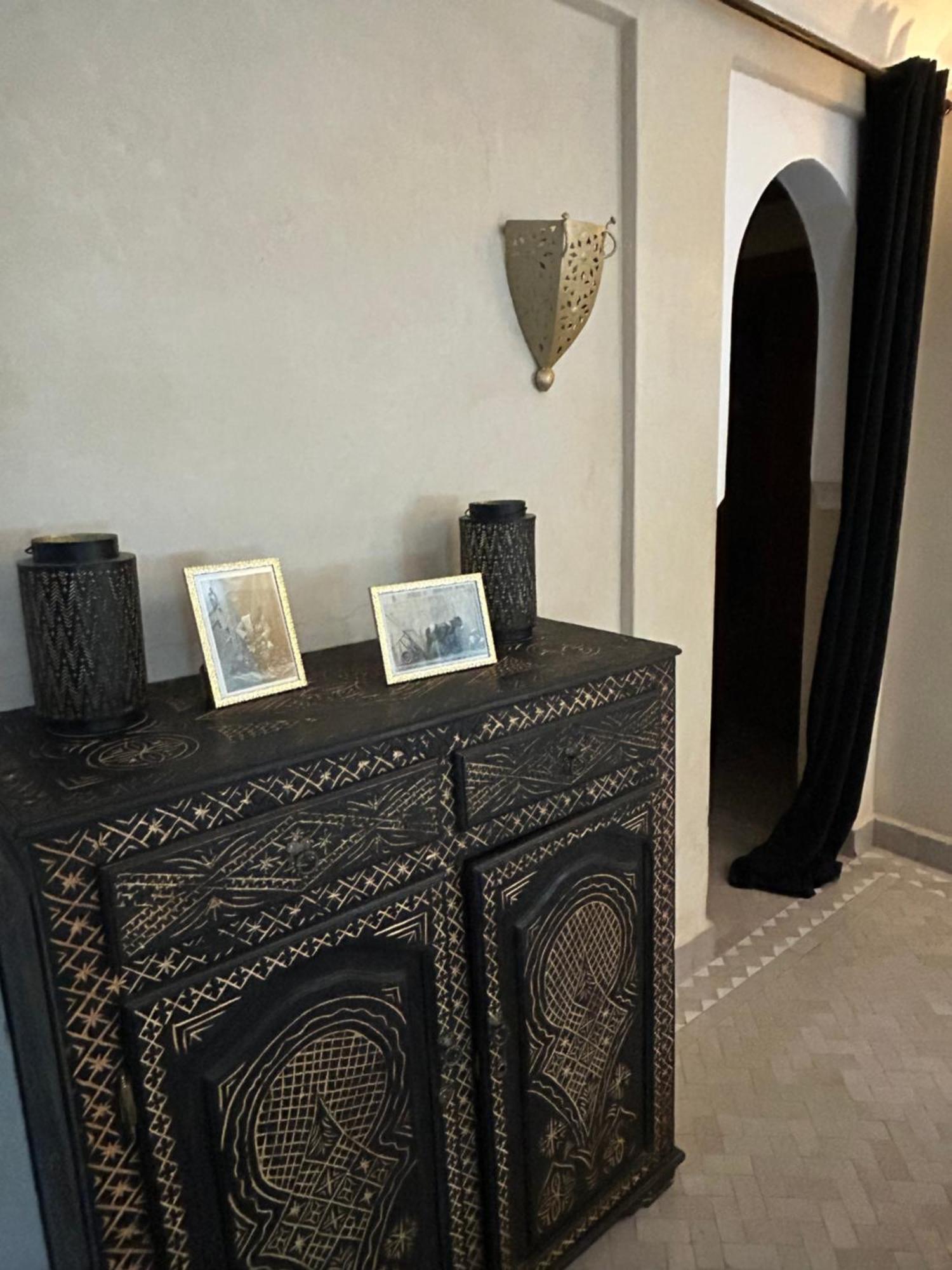 Riad Amazing Amazigh Avec Jacuzzi Petit Dejeuner Compris Avec Aussi Chambres Familiales Pres De La Place Jemaa El Fna Марракеш Экстерьер фото