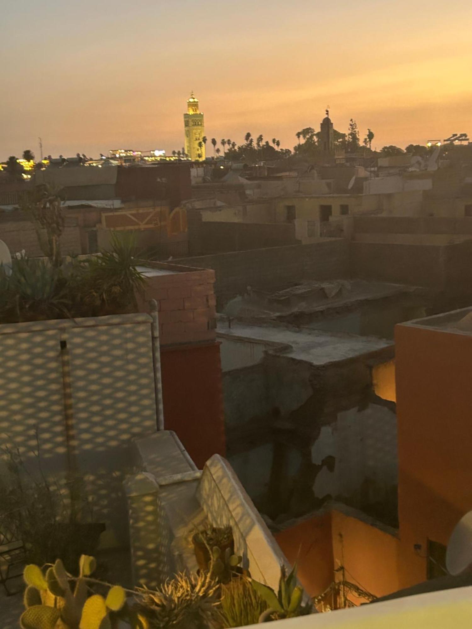 Riad Amazing Amazigh Avec Jacuzzi Petit Dejeuner Compris Avec Aussi Chambres Familiales Pres De La Place Jemaa El Fna Марракеш Экстерьер фото