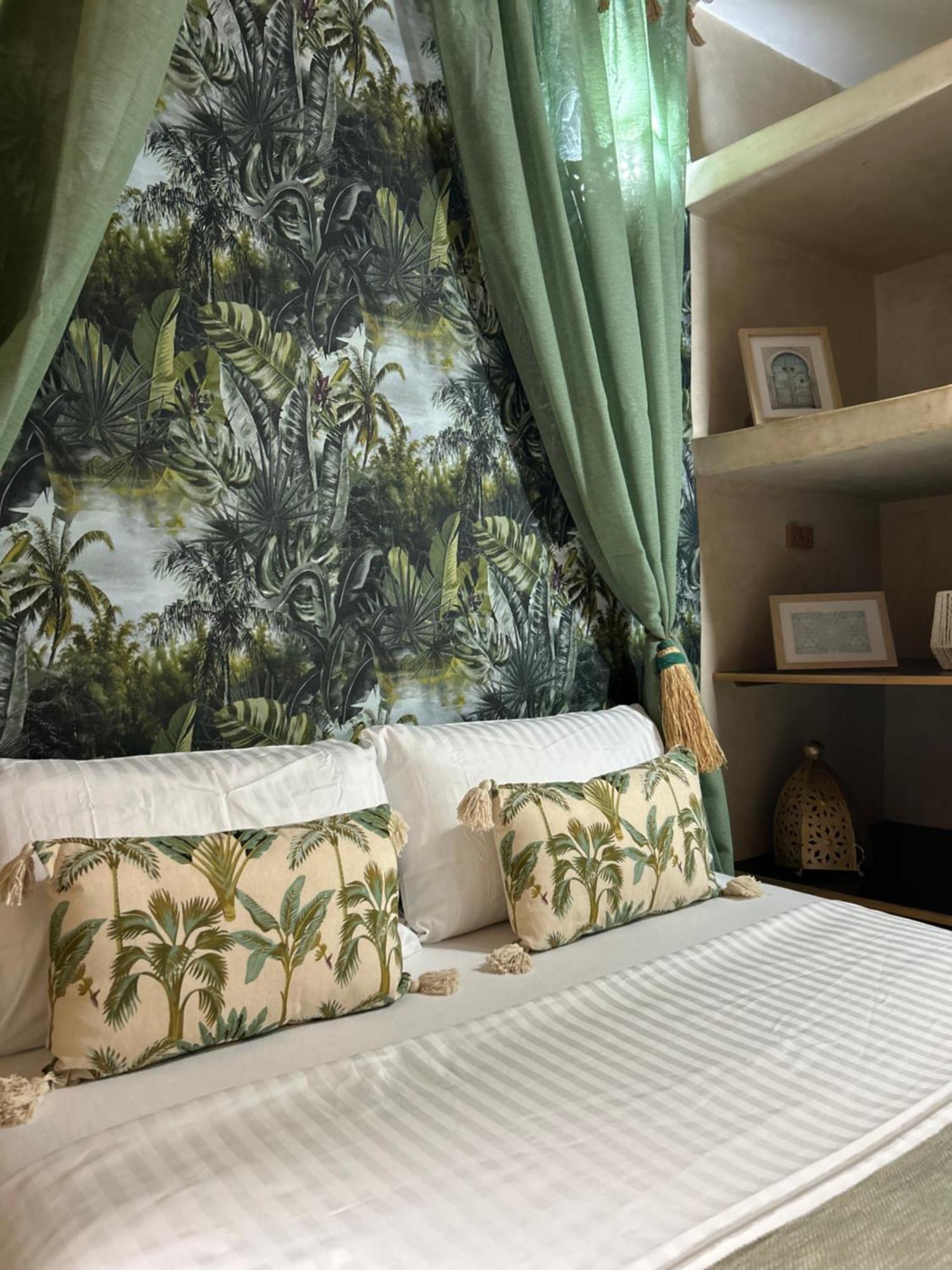 Riad Amazing Amazigh Avec Jacuzzi Petit Dejeuner Compris Avec Aussi Chambres Familiales Pres De La Place Jemaa El Fna Марракеш Экстерьер фото