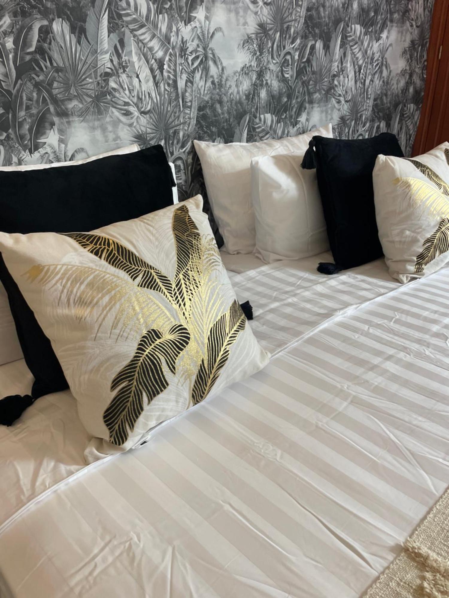 Riad Amazing Amazigh Avec Jacuzzi Petit Dejeuner Compris Avec Aussi Chambres Familiales Pres De La Place Jemaa El Fna Марракеш Экстерьер фото