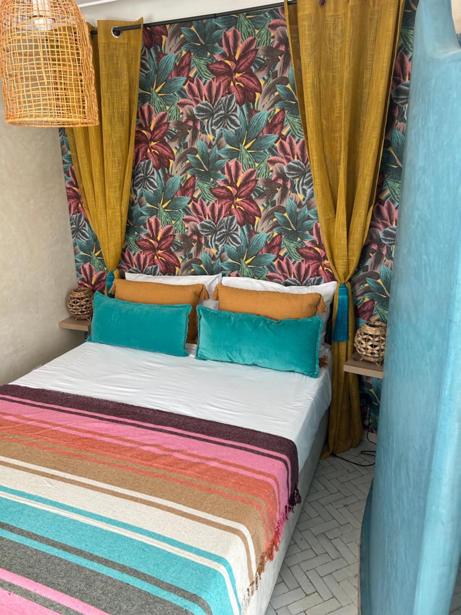 Riad Amazing Amazigh Avec Jacuzzi Petit Dejeuner Compris Avec Aussi Chambres Familiales Pres De La Place Jemaa El Fna Марракеш Экстерьер фото