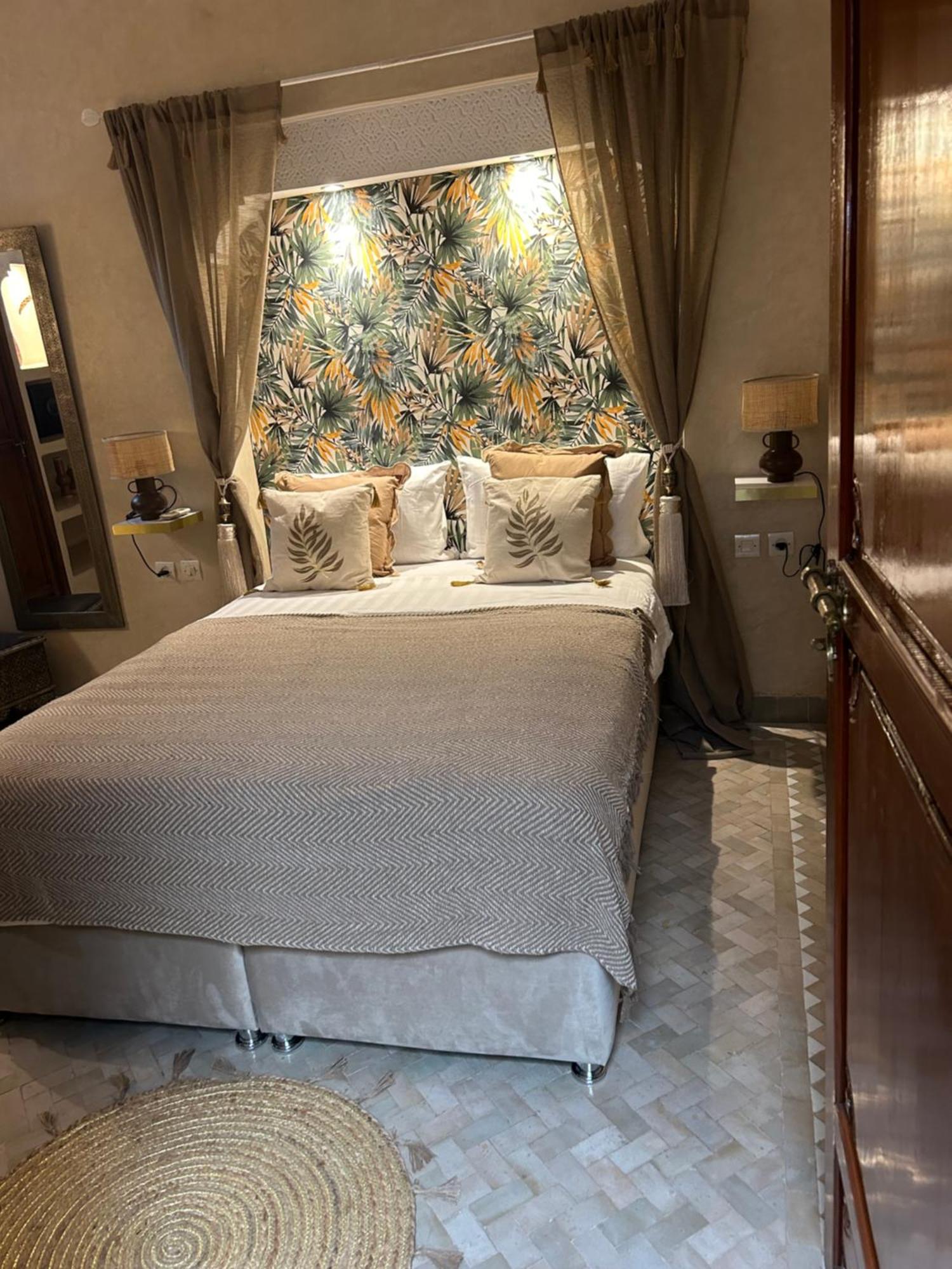 Riad Amazing Amazigh Avec Jacuzzi Petit Dejeuner Compris Avec Aussi Chambres Familiales Pres De La Place Jemaa El Fna Марракеш Экстерьер фото